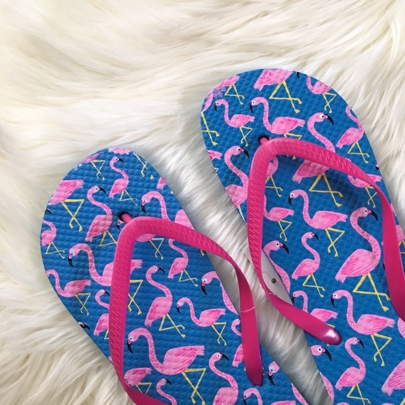 🌴NWT flamingo print flip flops - Picture 2 of 2